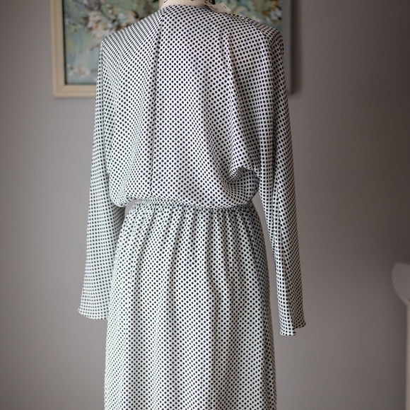 EXPRESS V-NECK LONG SLEEVE SHORT DRESS SP NWT - Picture 3 of 7